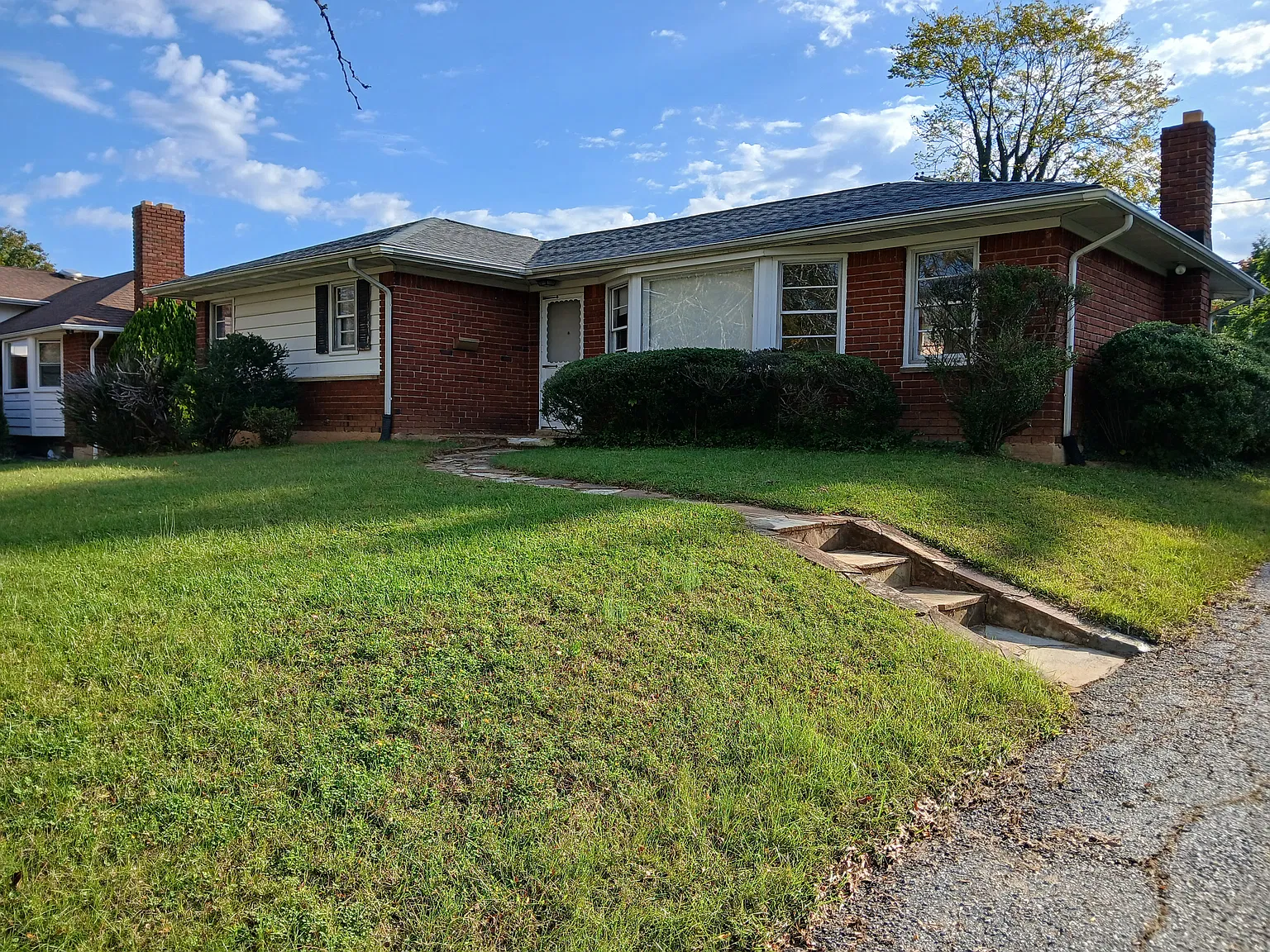 3 bed, 1339 sqft, $2,200 — Photo 3