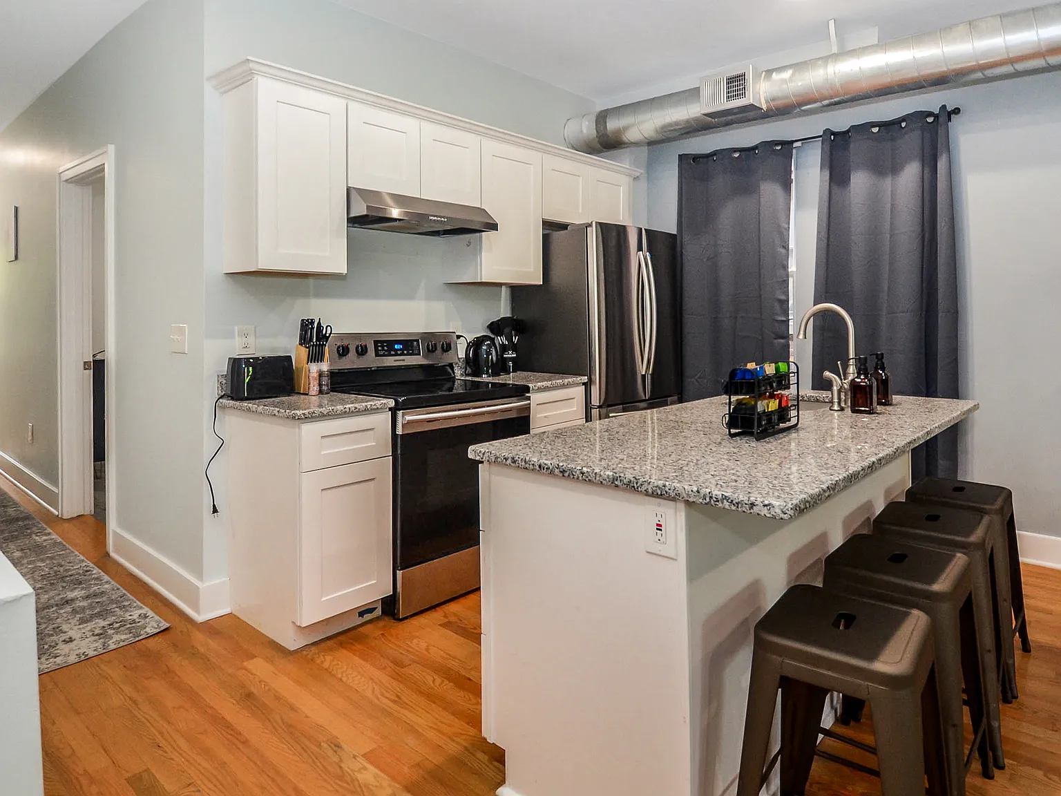 2 bed, 1025 sqft, $2,199 — Photo 4