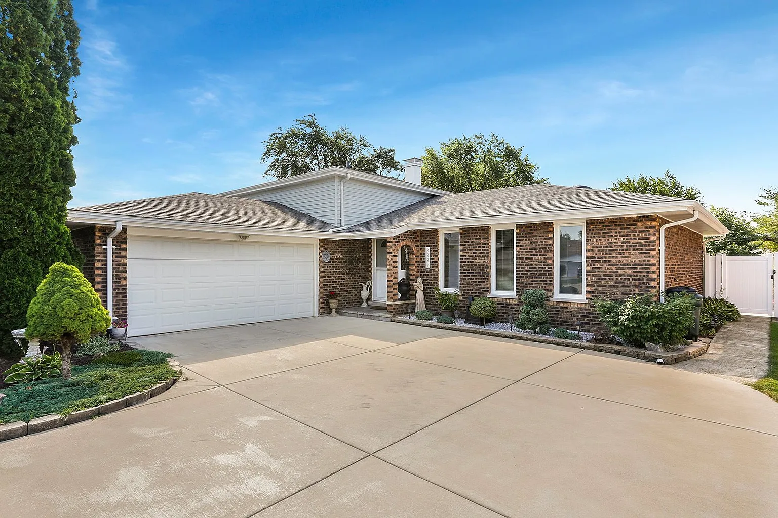 2237 Charmingfare Dr photo 1