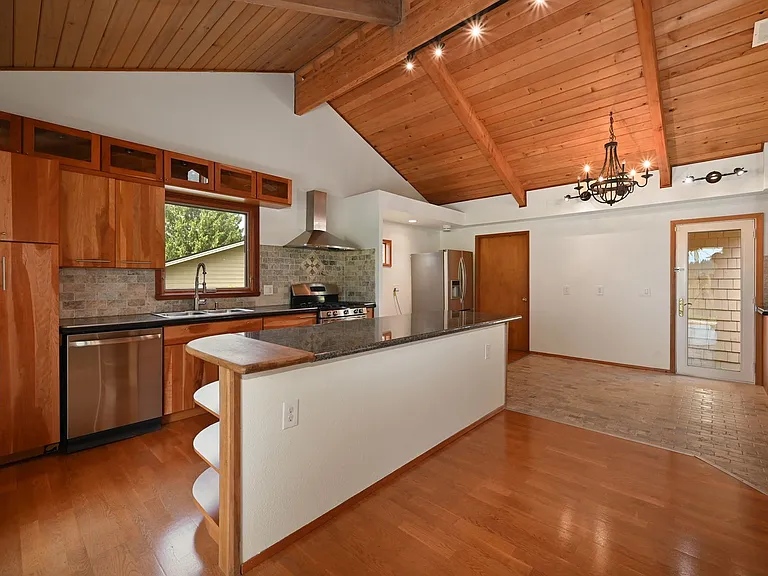 18307 NE 19th Pl — Photo 13