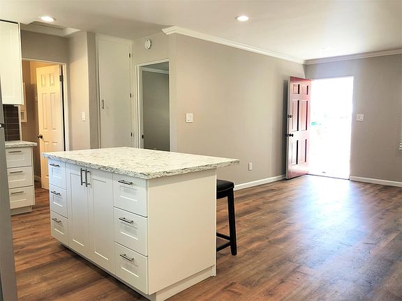 3rd image of 4417 Ohio St