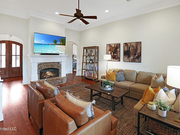 5th image of 101 Saint Livie Ct