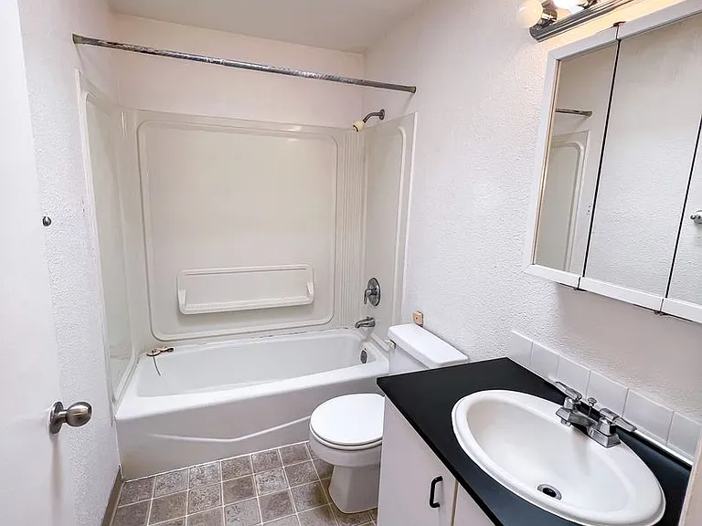 Annaron Apartments — Photo 35
