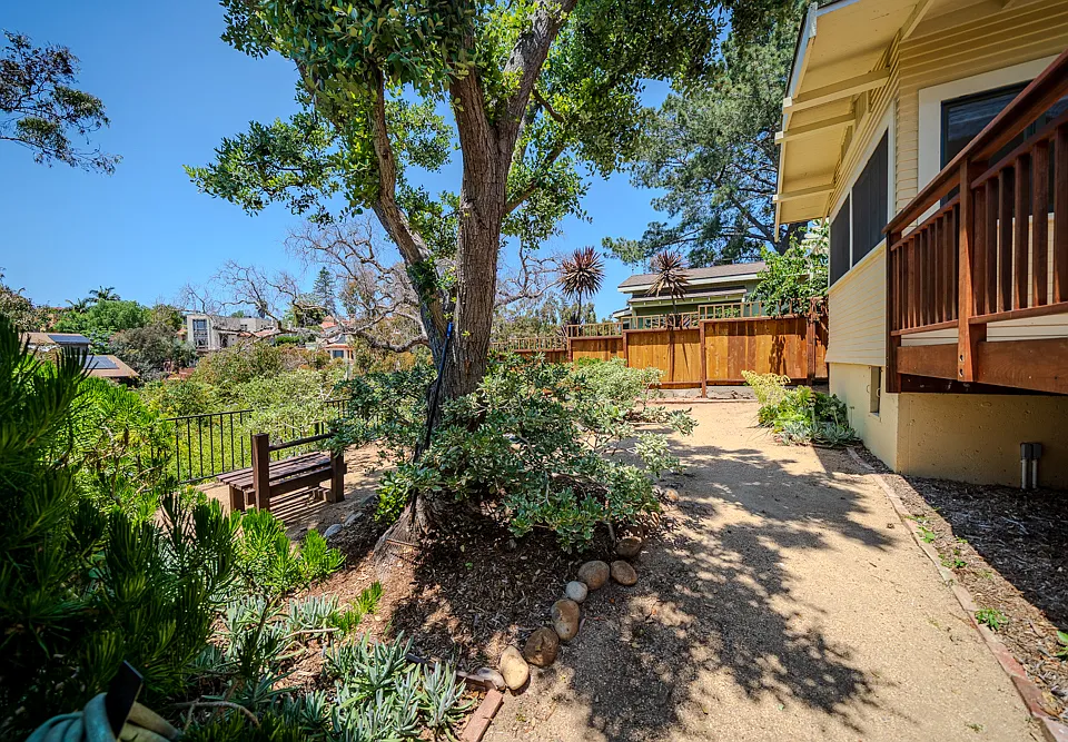 3924 Alameda Pl