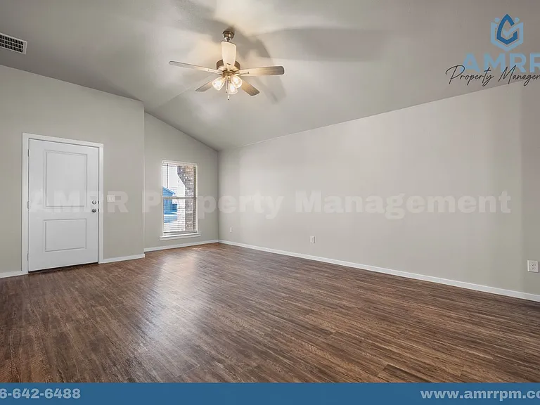 2037 Kenwood Ave — Photo 26
