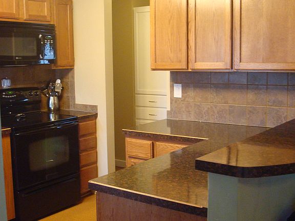 5th image of 620 W Broadview Dr