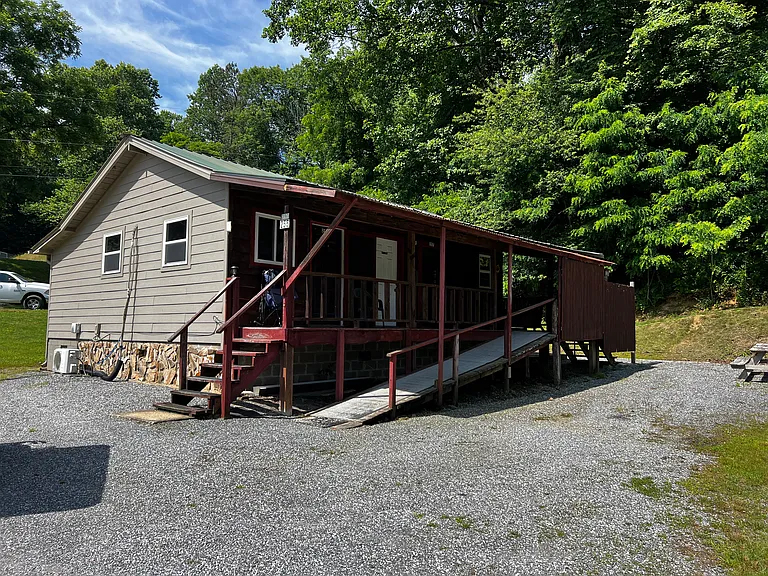 282 Tunnel Mountain Rd #1 — Photo 1