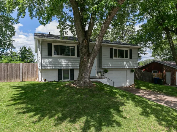 2912 E 35th St, Davenport, IA 52807