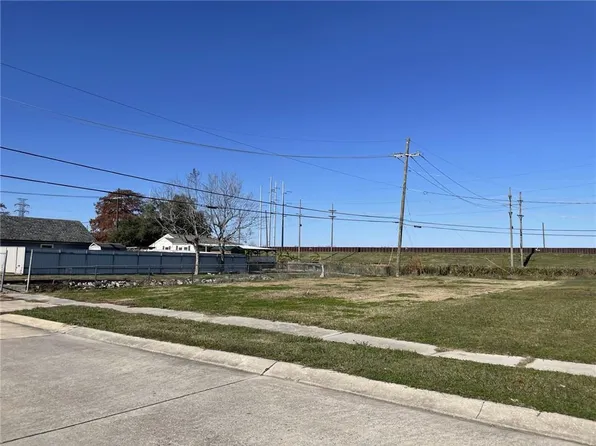 2000 Benjamin St, Arabi, LA 70032