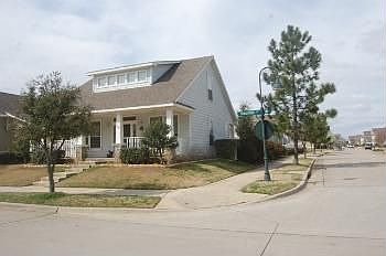 1st image of 1223 Stratford Dr
