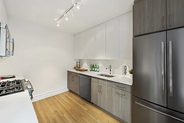 Sold by Nest Seekers International | media 20