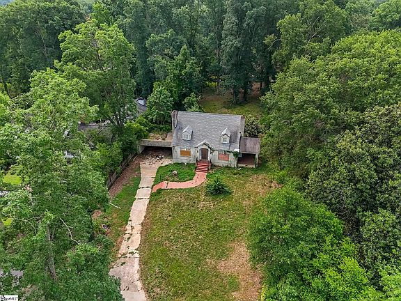 4th image of 220 Riverside Dr