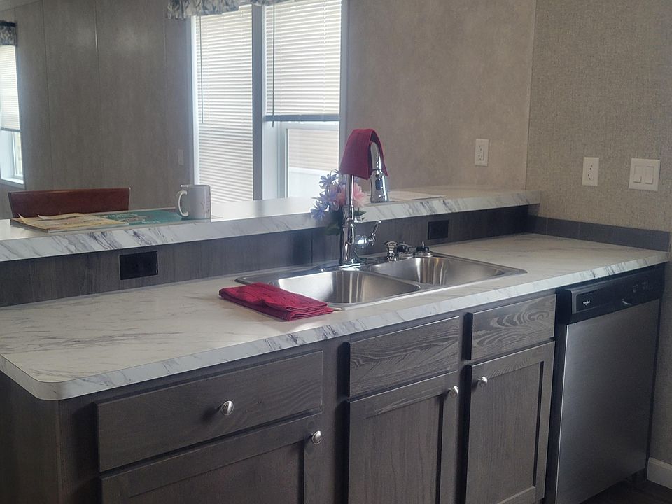 1st image of 228 Golfview Ct #209