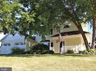 211 Knob Creek Ln, York, PA 17402