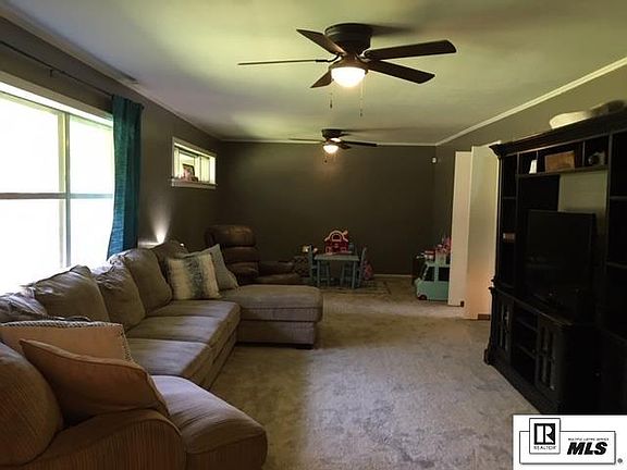 4th image of 300 Elmwood Dr