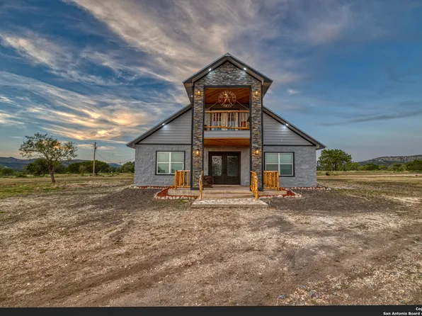 136 Cardinal Drive, Camp Wood, TX 78833