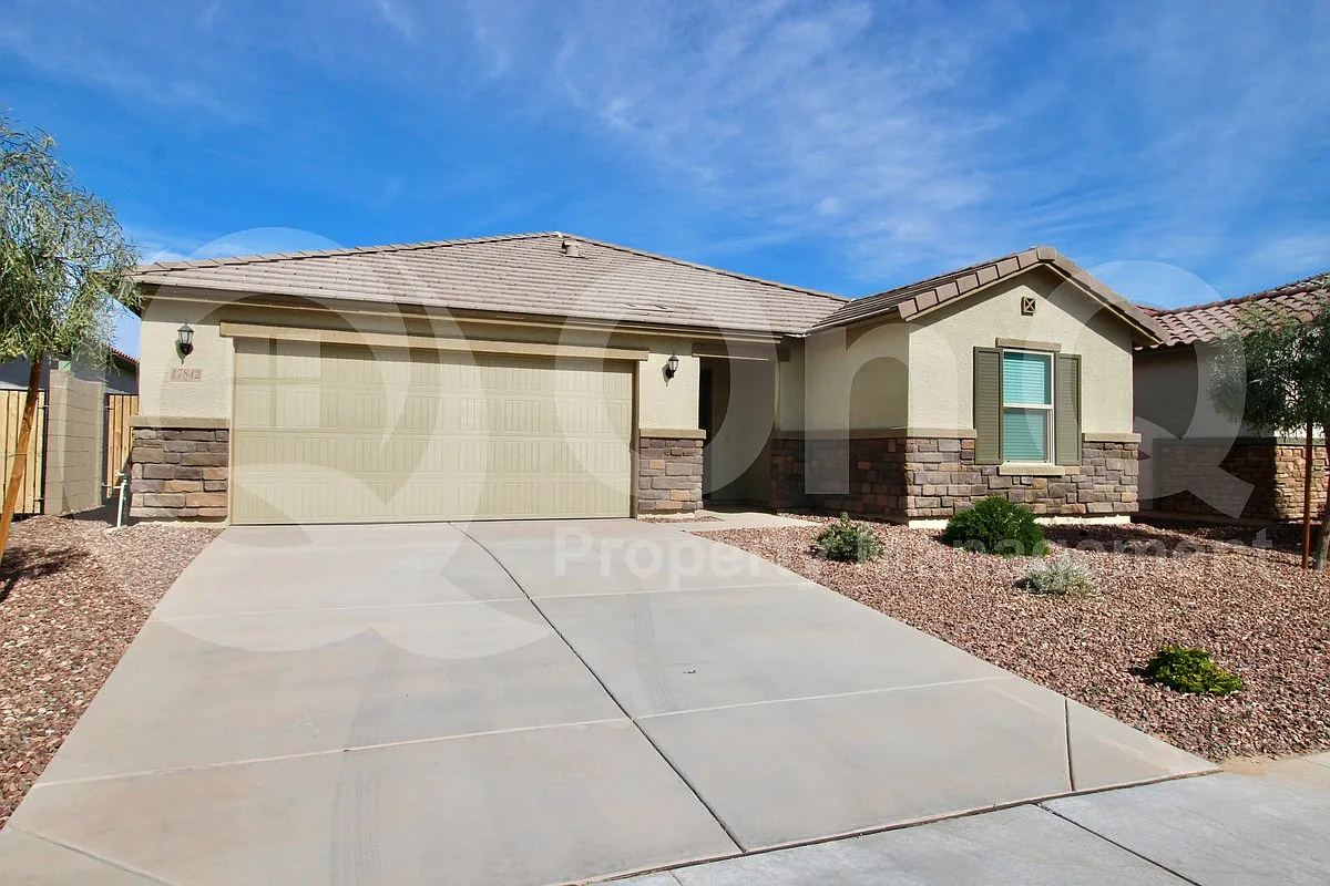 3 bed, 2.0 bath, 1888 sqft, $1,990 — Photo 2