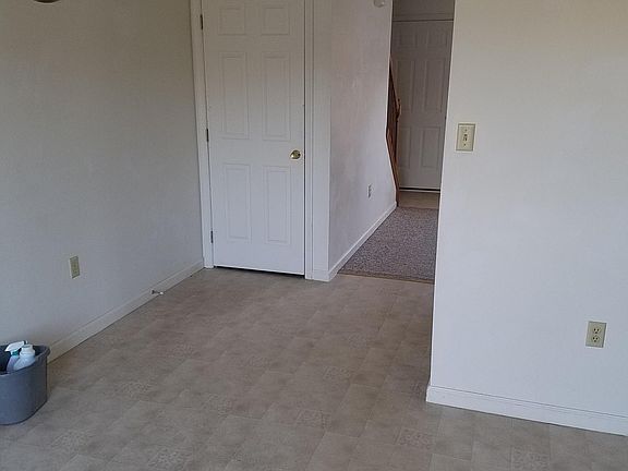 Dining Area (*Photo is of similar unit)