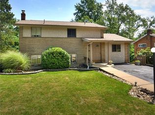 556 Lucia Dr, Pittsburgh, PA 15221