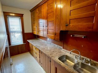 338 3rd Ave #1R, Woonsocket, RI 02895