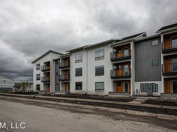2nd image of 1105 Twin Lakes Ave APT L