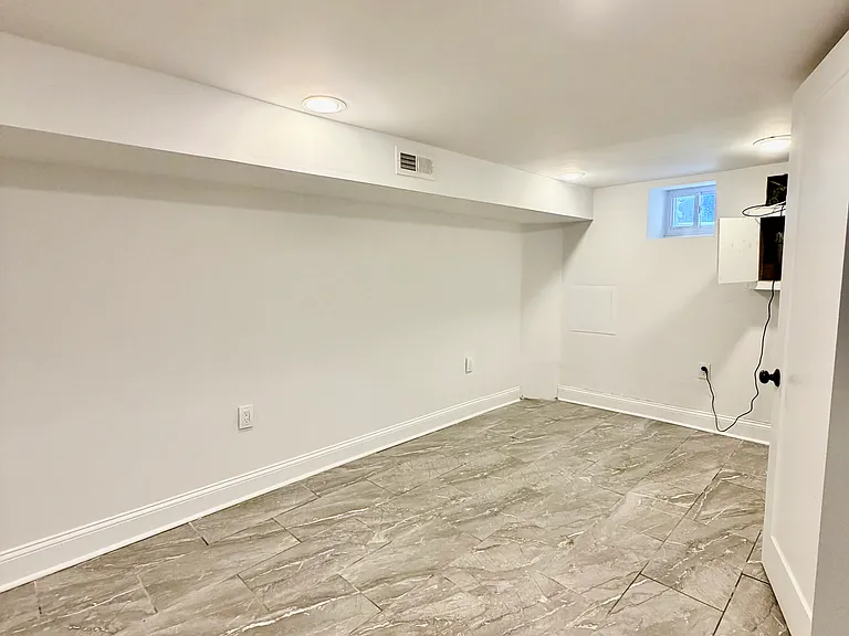 640 Emily St — Photo 19
