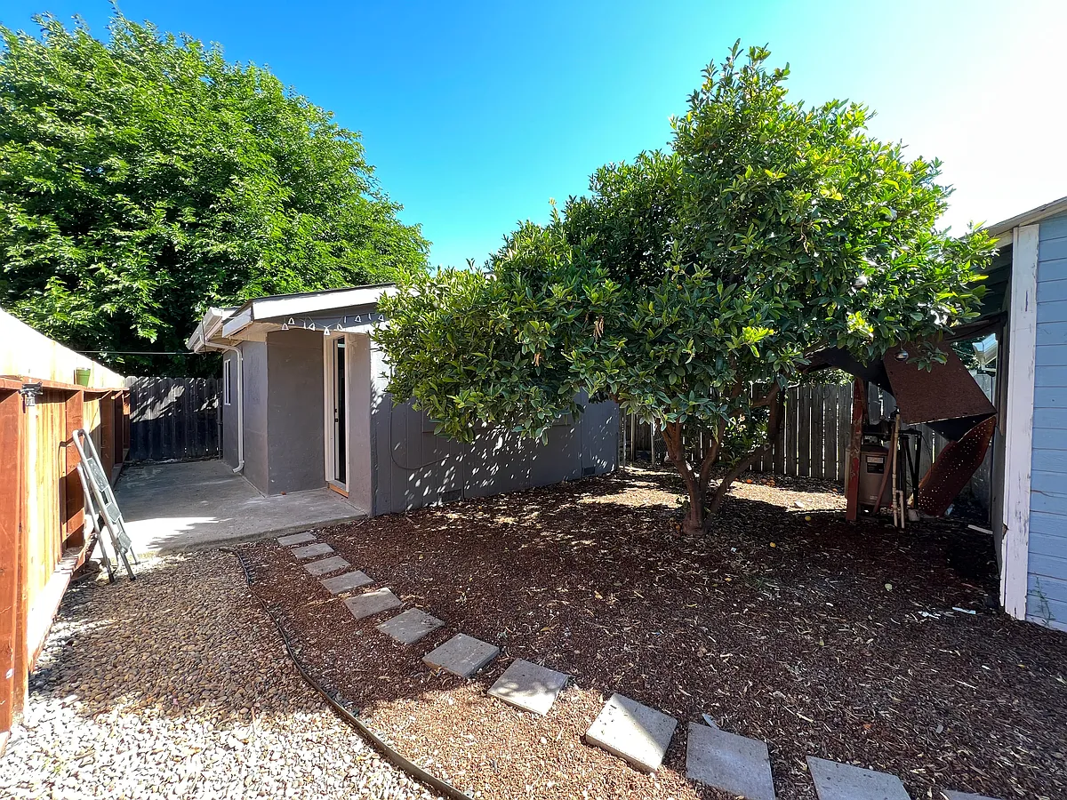 Building Photo - 25474 Brooks Way #3