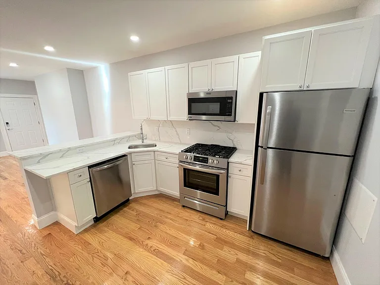 372 Oxford St #4 — Photo 3