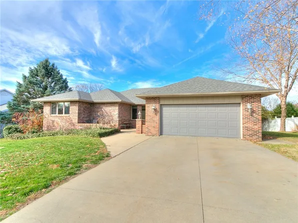 1534 Ridge Crest Ct, Knoxville, IA 50138
