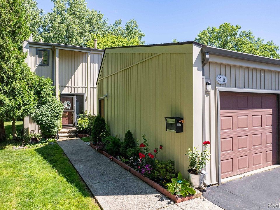 1st image of 25118 Woodvale Dr N