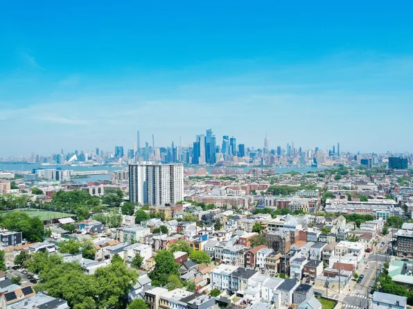 218 Hancock Avenue image 33 of 36