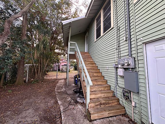 3rd image of 1025 E Main St #B