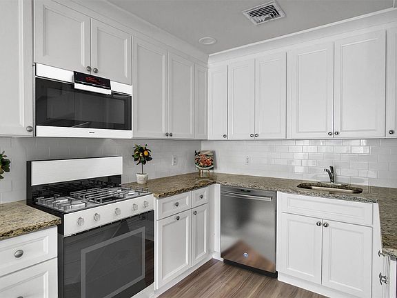 2nd image of 400 Glen Cove Ave APT 4