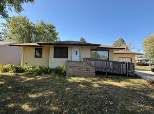 505 S 3rd St, Parkston, SD 57366