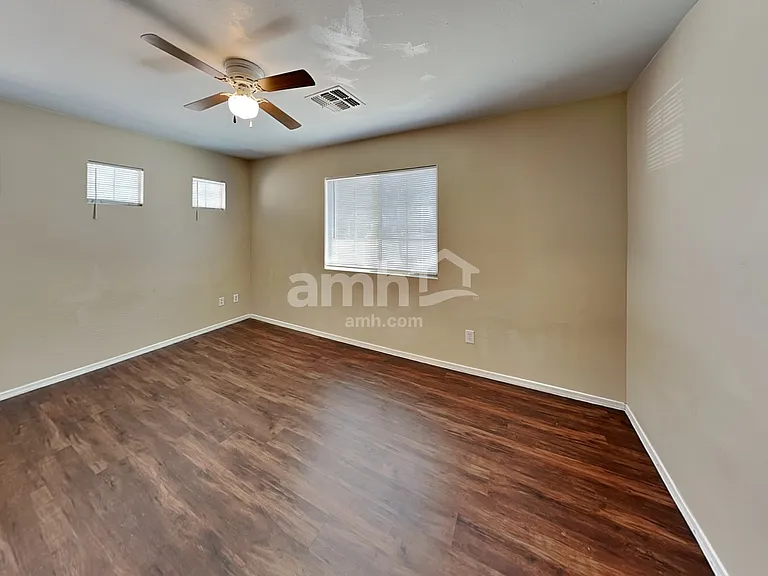 11369 W Lincoln St — Photo 17