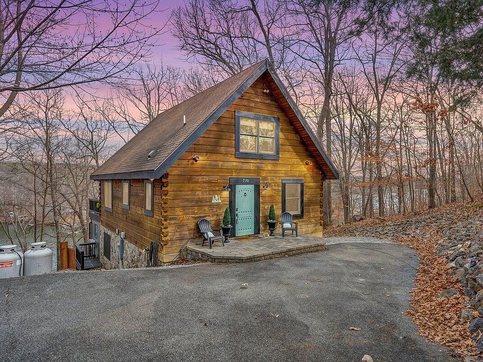 1st image of 710 Forest Lawn Dr