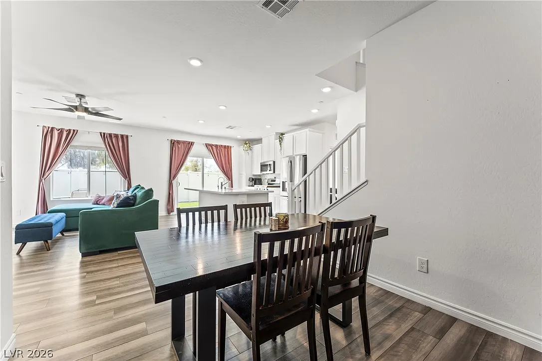 3 bed, 3.0 bath, 1768 sqft, $2,450 — Photo 3