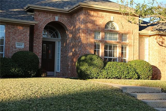 1st image of 2418 Norwich Dr