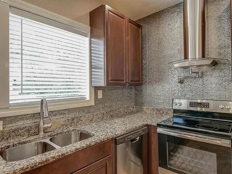 3625 E Mohawk Ave — Photo 3