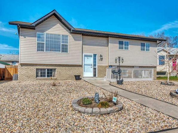 112 E Strathford Gln, Strathmore, AB T1P 1N8