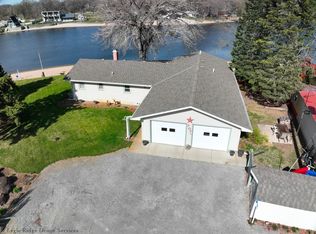 707 Andys Lake Cir, Norfolk, NE 68701