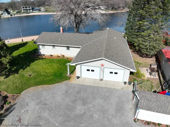 707 Andys Lake Cir, Norfolk, NE 68701