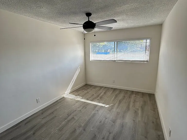 12128 Ramona Ave — Photo 25