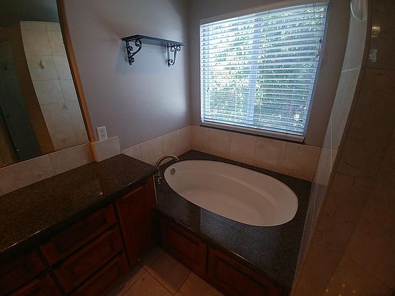 5th image of 750 Joshua Dr