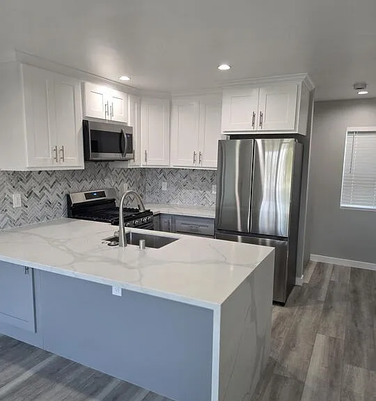 5353 S Harcourt Ave — Photo 3