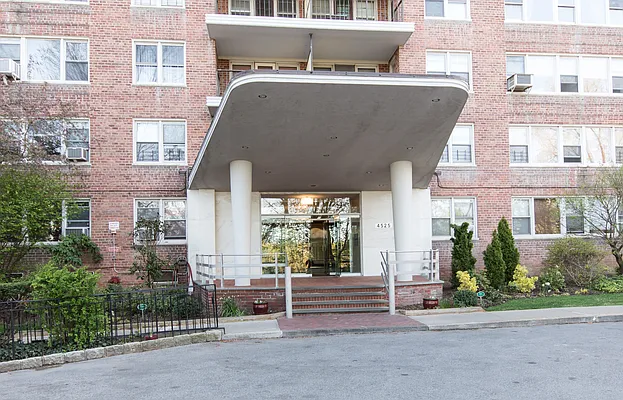 Sold by Re/Max In The City | media 7