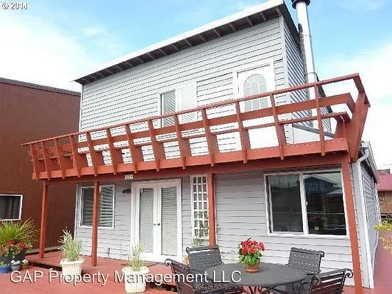 1705 N Jantzen Ave photo 1