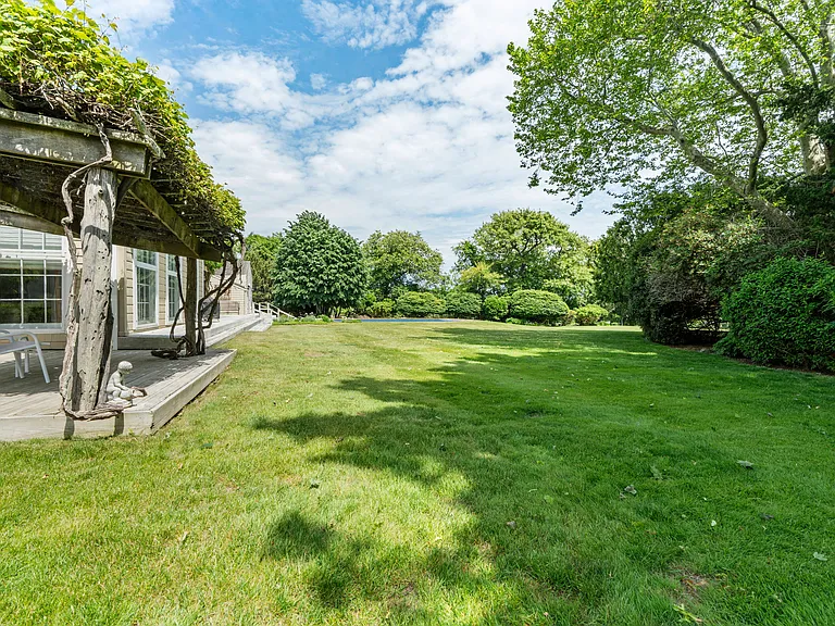 221 Bridge Ln — Photo 4