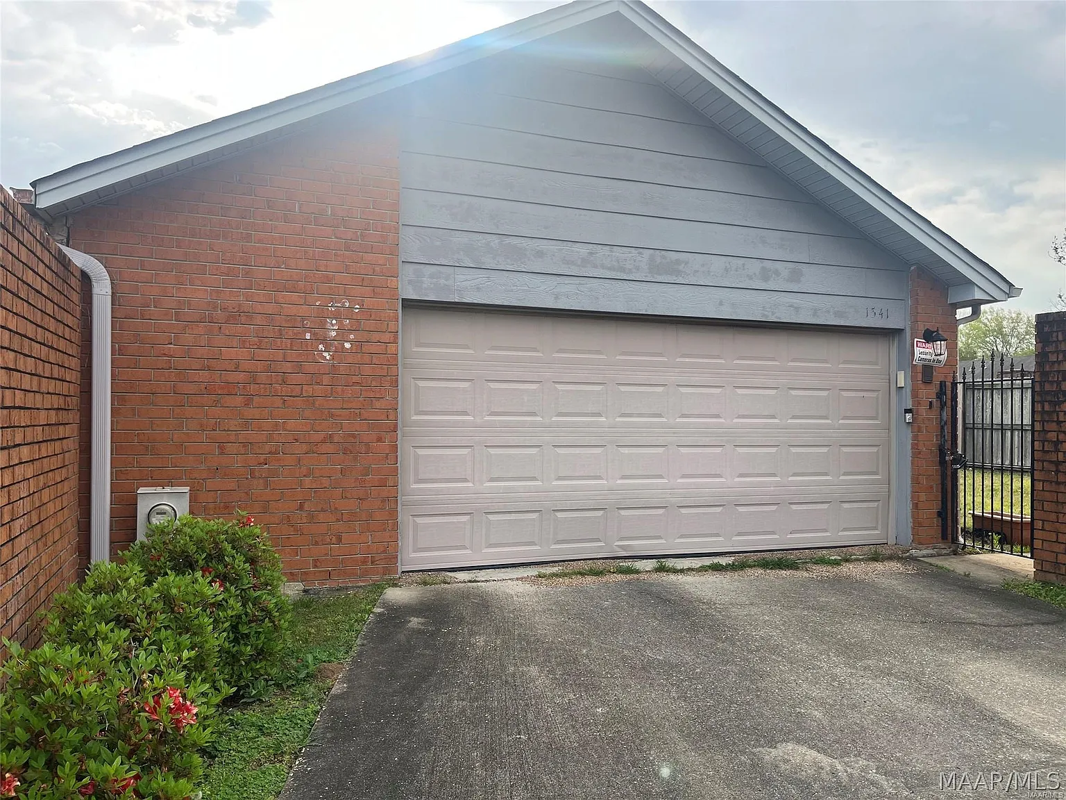 3 bed, 2.0 bath, 1748 sqft, $1,750 — Photo 2