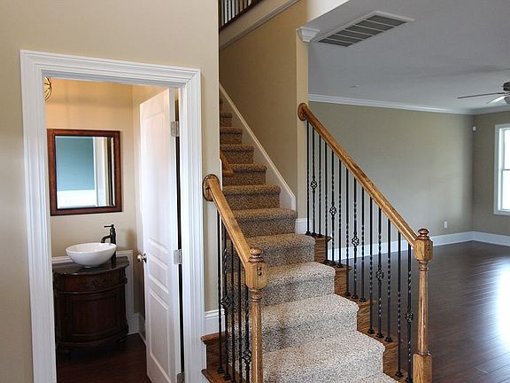 5th image of 46 Treewood Ln